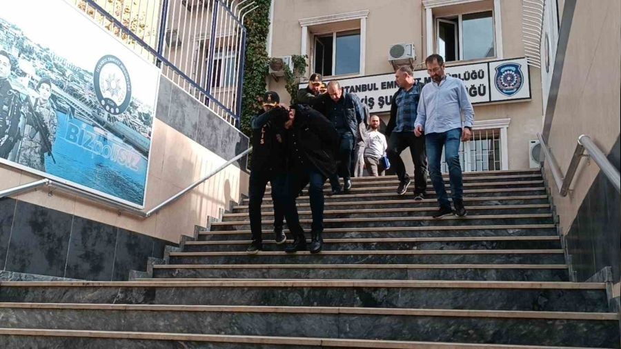 Fatih'te ranl Sahte Polisler Turistin Parasn ald